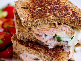 Croque au&nbsp;vitello&nbsp;tonnato&nbsp;et à la mozzarella