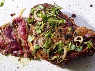 Tagliata de bœuf en croûte d'herbes