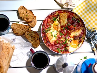 Shakshouka aux épinards et à l'halloumi