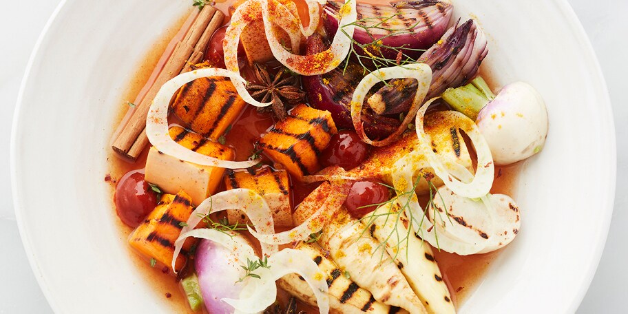 Bouillon van gegrilde wintergroenten
