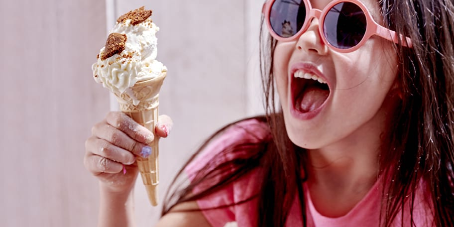 Glace aux morceaux de spéculoos et chantilly à l’amande