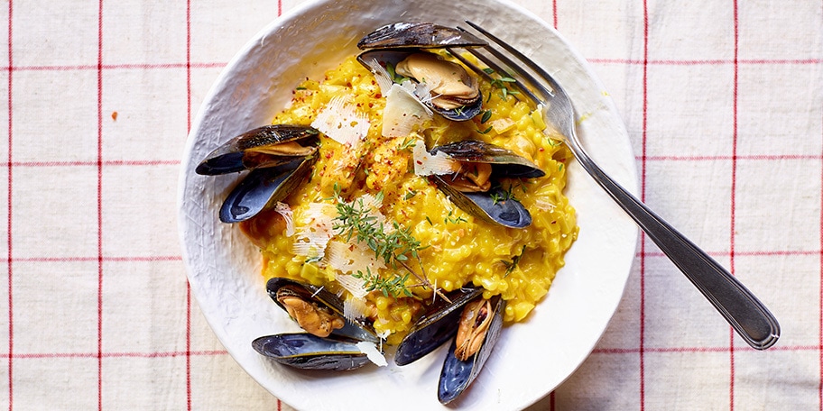 Risotto de couscous perlé aux moules, poireaux et safran