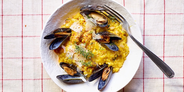 Risotto de couscous perlé aux moules, poireaux et safran