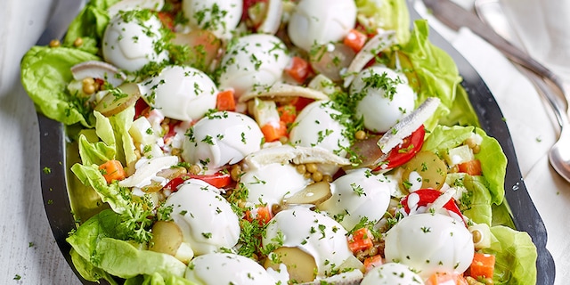 Oeufs à la russe avec macédoine de légumes