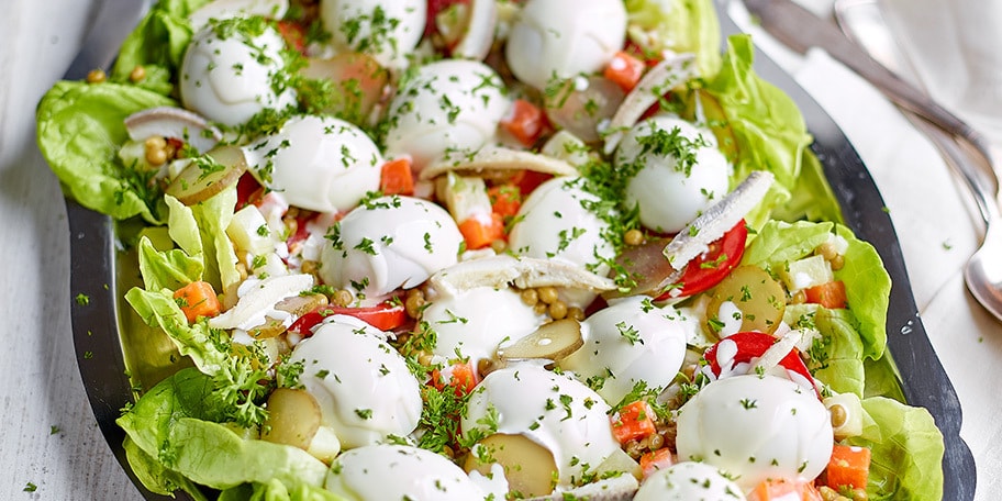 Oeufs à la russe avec macédoine de légumes