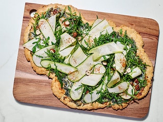 Tarte fine à la ricotta, épinards, courgettes, noisettes et parmesan