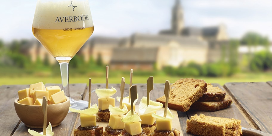 Hapje van peperkoek met kaas en witloofconfijt