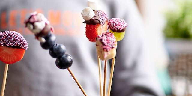 Sucettes aux fruits et au chocolat