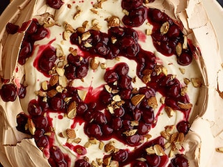 Pavlova aux cerises et amandes