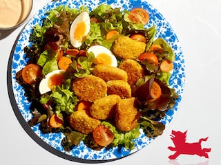 Veggie nuggetssalade met yoghurtdressing