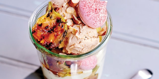 Pavlovas destructurées aux figues et glace aux noisettes