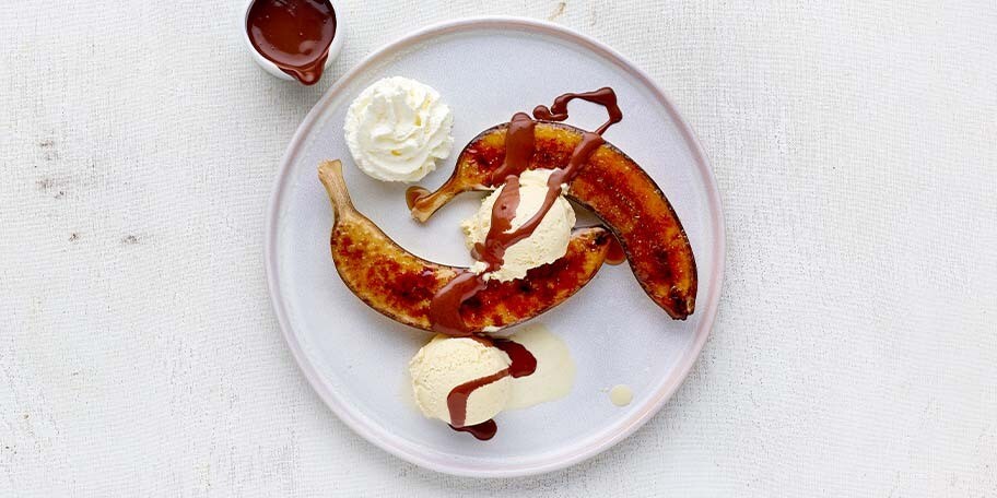 Gekaramelliseerde banana splits