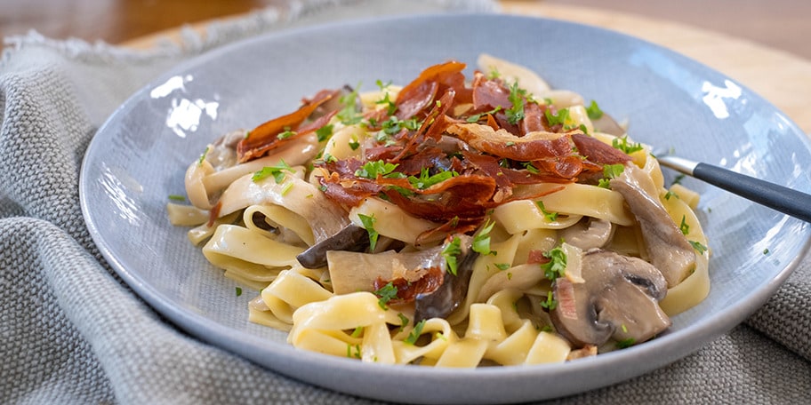 Pasta met bospaddenstoelen en Parmaham