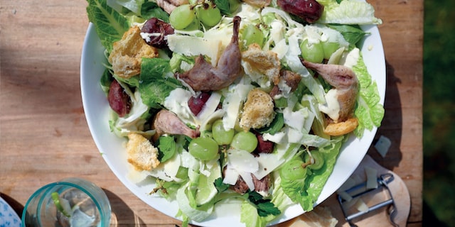 Caesarsalade met kwartels en eendenmagen