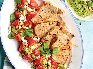 Savourettes de porc, tomates rôties à la feta et purée de brocoli