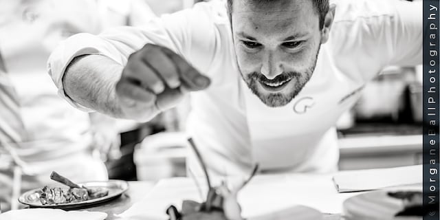 Boterzachte lamsbout en speltrisotto met boleten, Parmezaan en krokant witloof