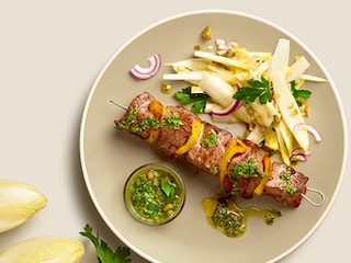 Brochettes de viande de bœuf belge et salade de chicons