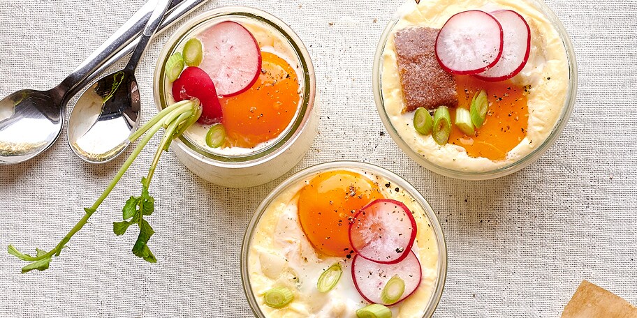 Œufs cocotte au Délice Val-Dieu et aux légumes