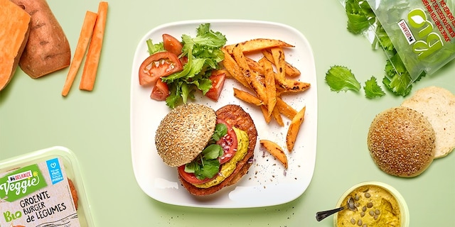 Burgers végétariens et frites de patates douces