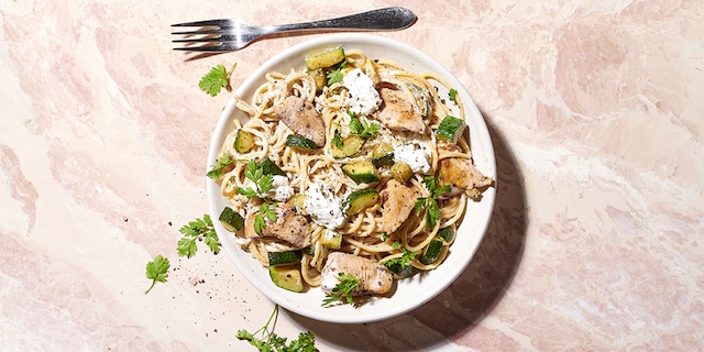 Spaghetti au poulet, courgettes et ricotta