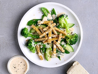 Groentesalade met krokante tofu