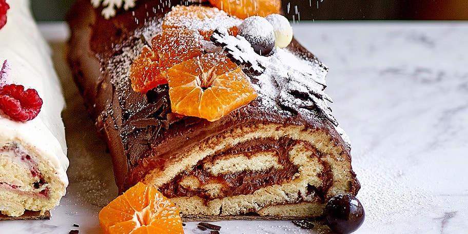 Vegan kerststronk met chocolade, clementines en kastanjes