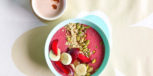 Smoothie bowl aux prunes