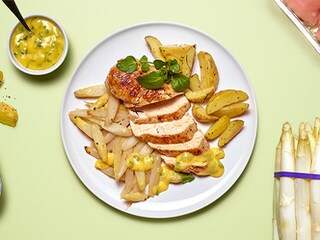 Kipfilets met asperges, ovenaardappelen en mousselinesaus