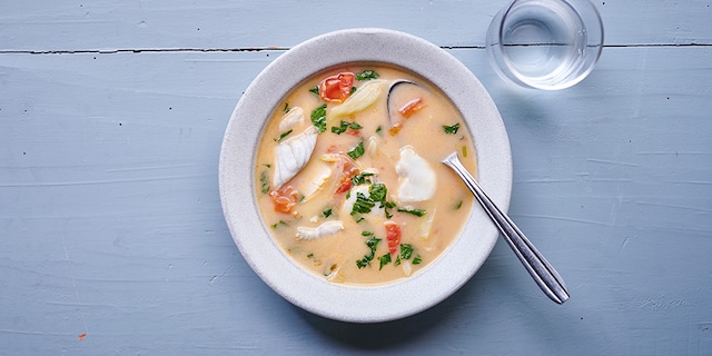 Soupe-repas au poisson, tomates et fenouil