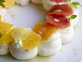 Pavlova en couronne aux agrumes