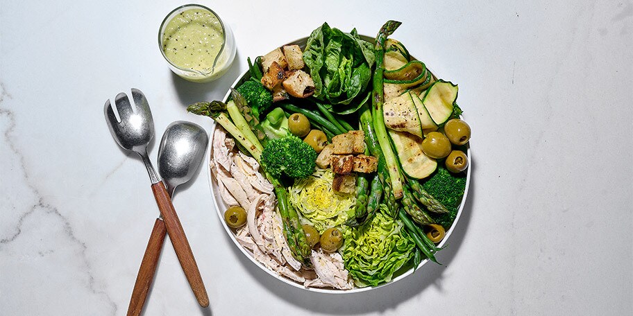 Salade au poulet et aux légumes verts grillés, vinaigrette au kiwi