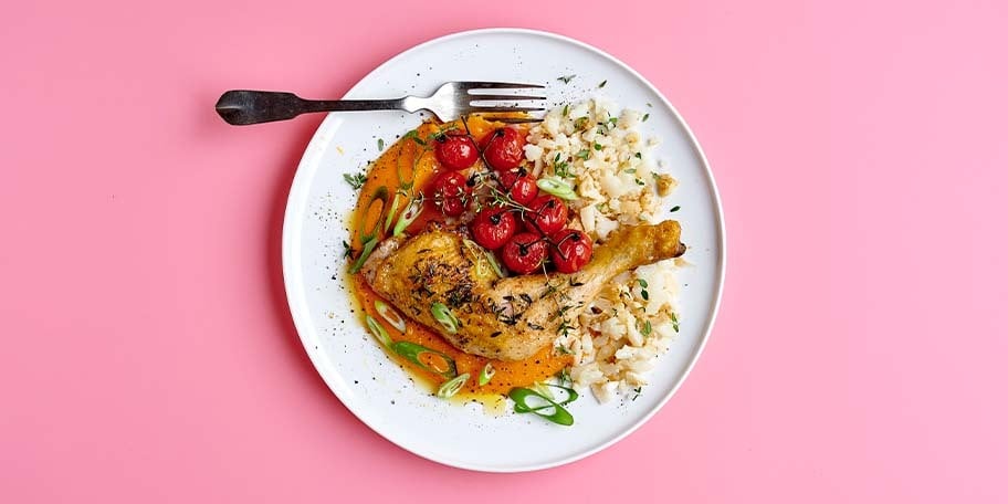 Cuisses de poulet au riz de chou-fleur, purée de butternut et tomates rôties