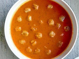 Soupe de tomates aux boulettes