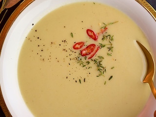 Velouté aux panais, gingembre et lait de coco