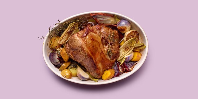 Gigot d’agneau rôti aux légumes d’hiver