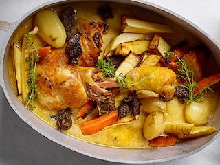 Cocotte de gigots de chapon aux morilles et légumes racines