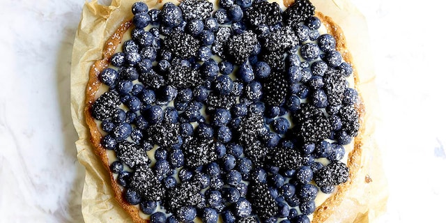 Zandtaart met blauwe vruchten