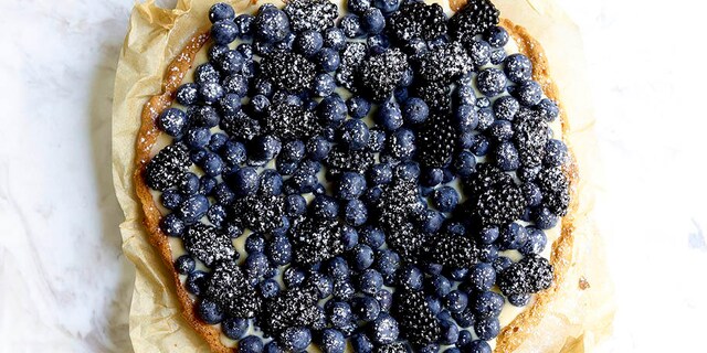 Zandtaart met blauwe vruchten