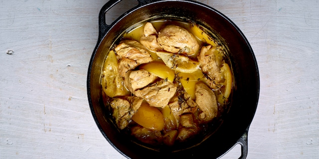 Poulet en cocotte au citron, miel et thym