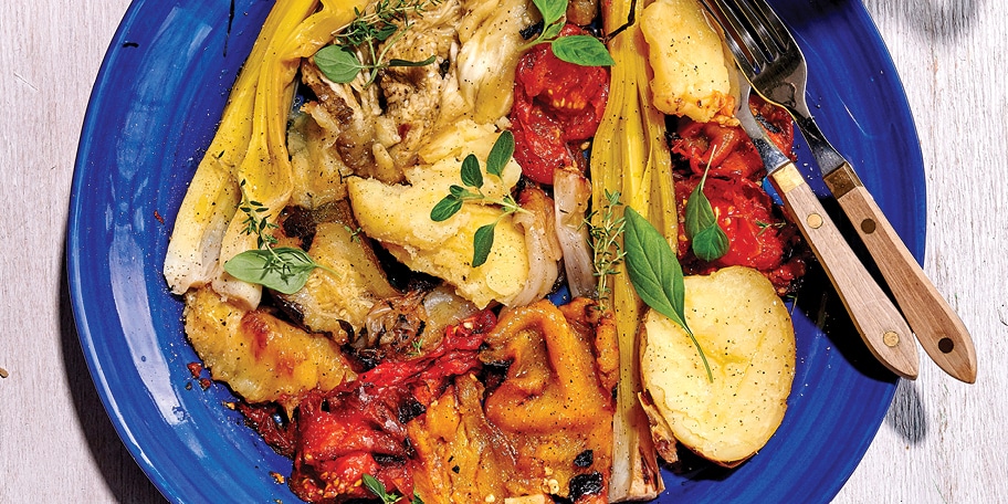 Salade van op de barbecue geblakerde groenten