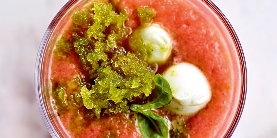 Gazpacho de pastèque, mozzarella et granité au basilic