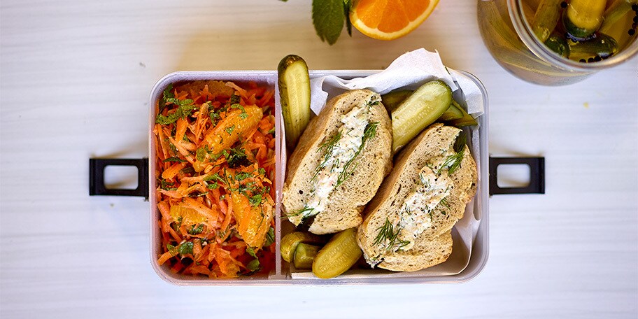 Lunchbox "tahin-tino" et salade de carottes à l’orange