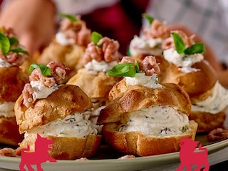 Petits choux aux crevettes grises et au fromage frais