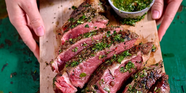 Tomahawk met chimichurri en koolsla met yoghurt