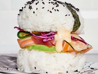 Sushiburgers met tonijn en zalm