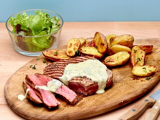 Gegrilde chateaubriand met driekleurige sla en makkelijke bearnaisesaus