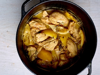 Poulet en cocotte au citron, miel et thym