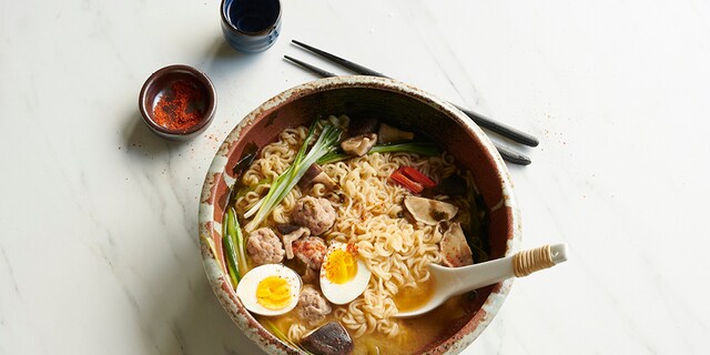 Ramen met varkensballetjes