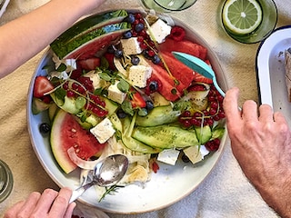 Watermeloensalade met rode vruchten, venkel en feta