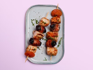 Brochettes de lapin aux pruneaux